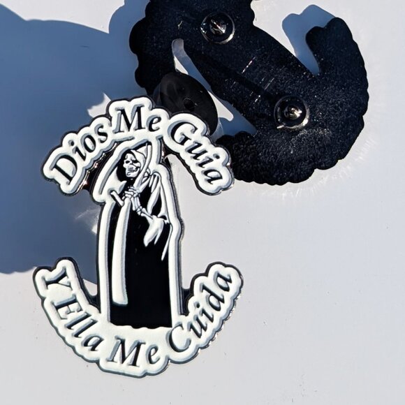 Pin Santa Muerte Pin for Caps Clothing Enamel Badge Dios me Guia Pin Death Pin - Picture 5 of 7